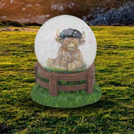 Highland Cow Cap Water Globe